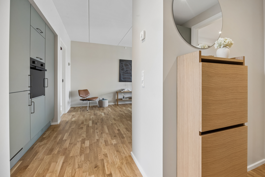 Stilren 4-værelses lejlighed med skøn altan 8